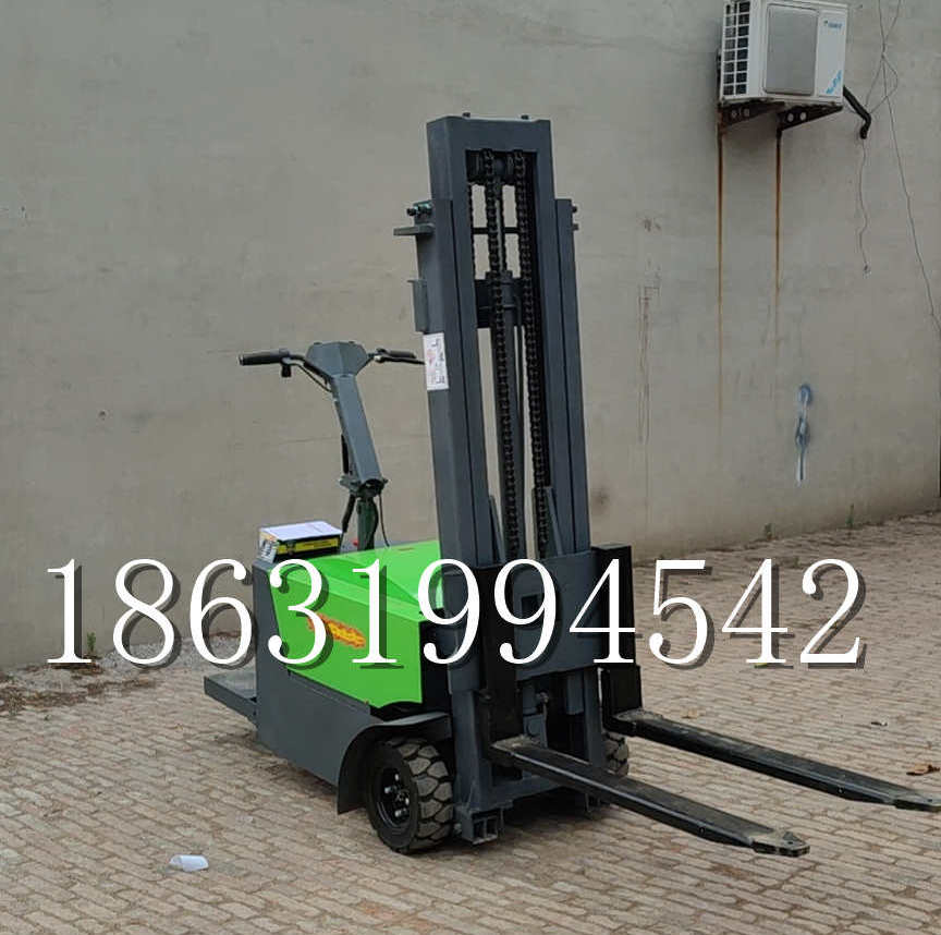 饶河县优程全电动叉车插腿式堆高车液压装卸车1.5吨升高小型站驾式铲车